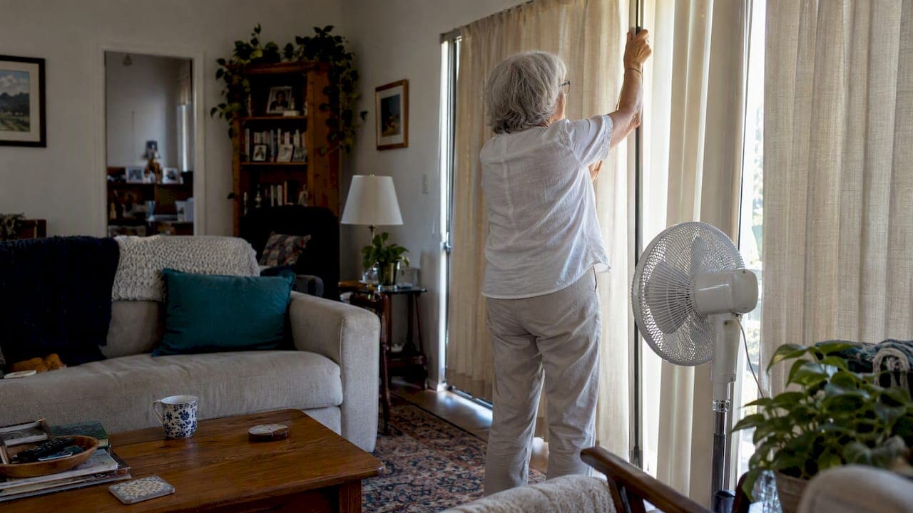 Extreme Heat Safety for Solo Agers: A Caregiver Plan in One Sitting